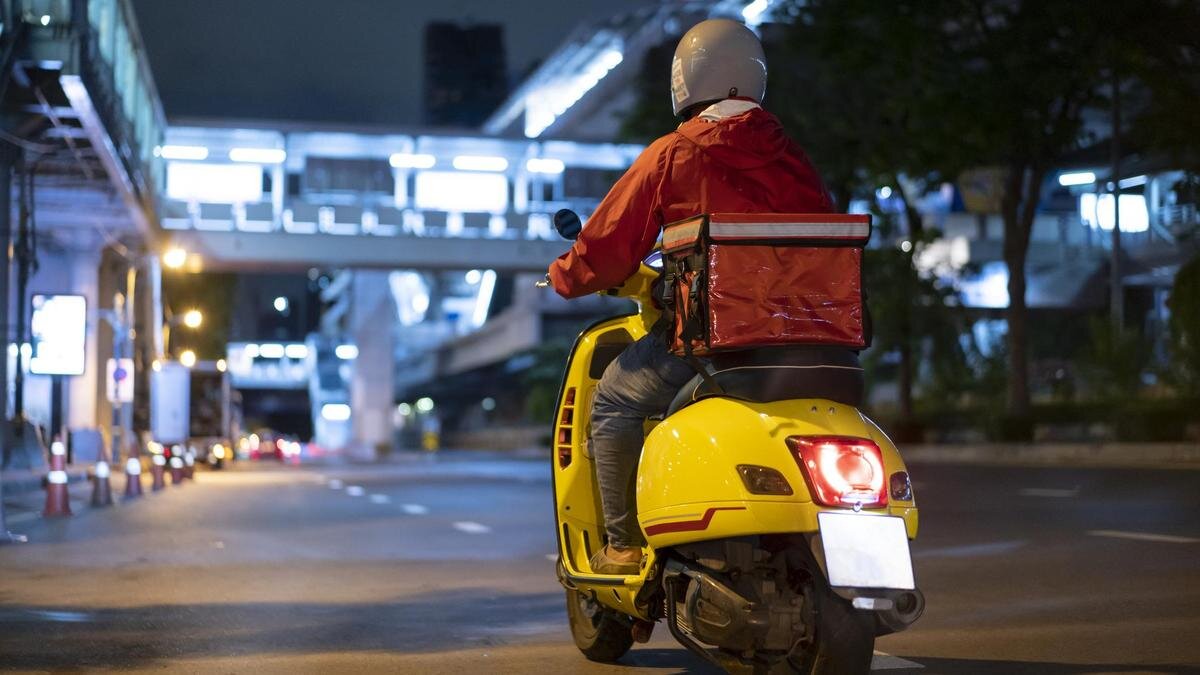 Яндекс маркет логотип. Яндекс лавка логотип. Яндекс маркет картинка логотип. Скамейка яндекс маркет. Курьер маркет 15.