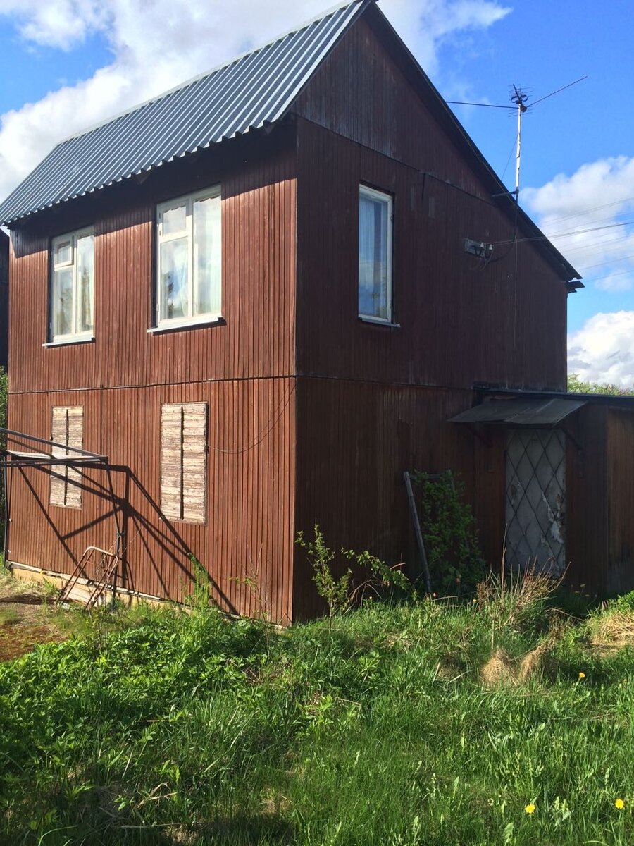 Вот такой была моя дача. Но в моей голове она уже была другой. Фото автора