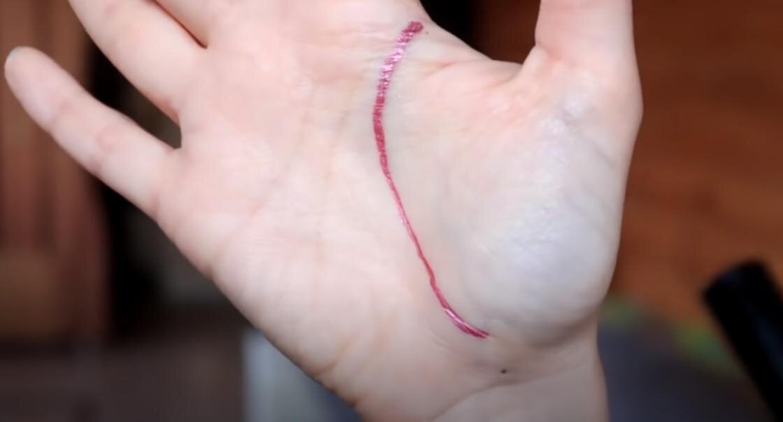    Розовая линия жизни на руке:YouTube / Лия Надэль