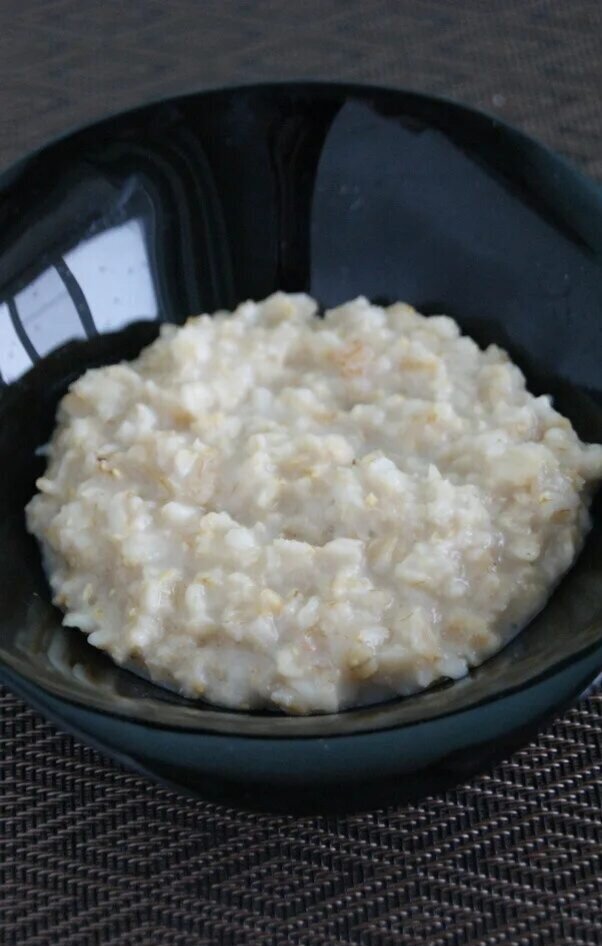 хлопья овсяные. овсянка железо. крупа из овса. гречка овсянка геркулес. овсянка avena.