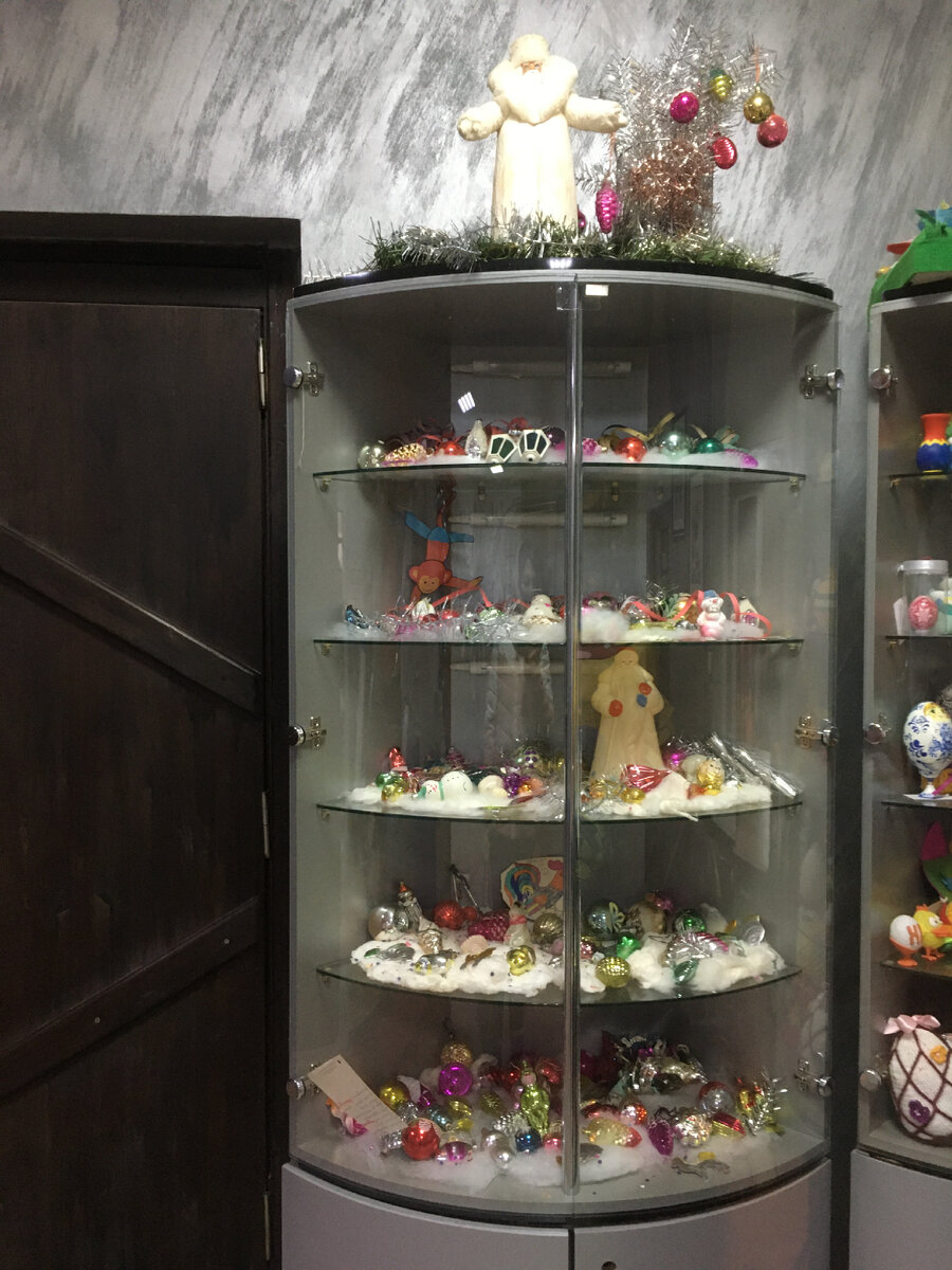 В соседнем шкафчике Пасхальная тематика цыплят. 