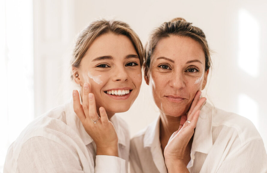 Какими кремами пользоваться после 50 лет. Крем от морщин для женщин. Крем либридерм для возраста 40+. Крем черный жемчуг антивозрастной 40. Какими кремами пользоваться после 50 лет.