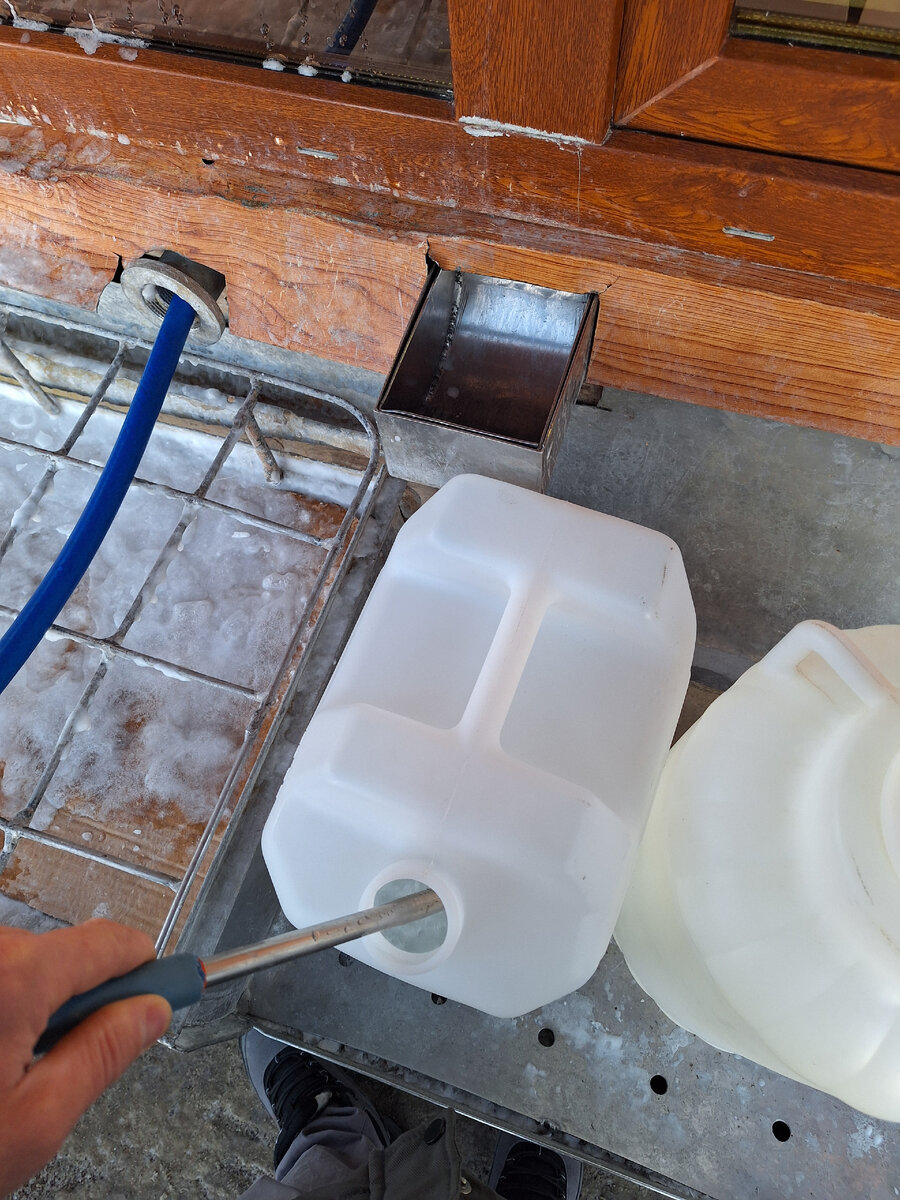 Литр стоит 9 рублей на 10 января 2024г