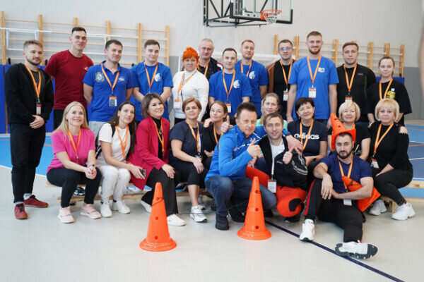    Команда «оранжевых» с Олегом МЕРКУЛОВЫМ