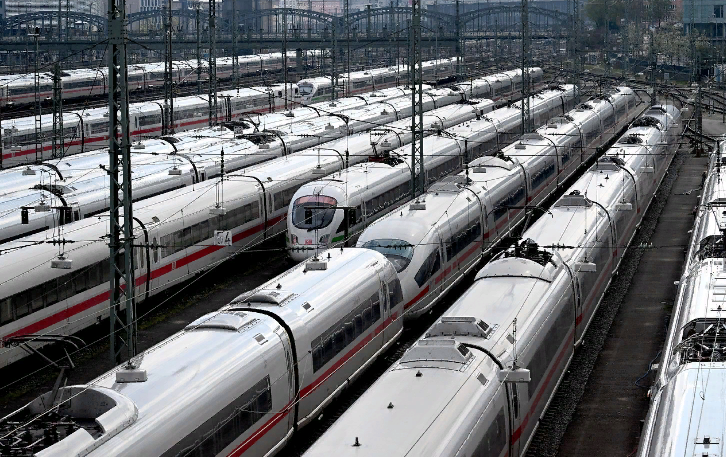 Всем стоять! Никто, никуда не едет! (фото с сайта spamchronicles.com)