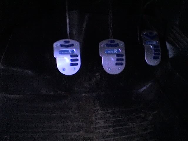 А так же, спустя много недель после покупки, установил накладки на педали…:)