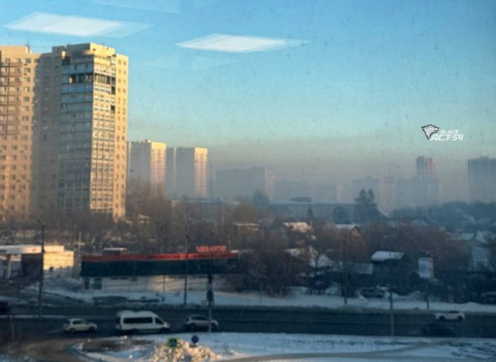 Небо все ниже нависает над ним. Небо все ниже нависает над ним