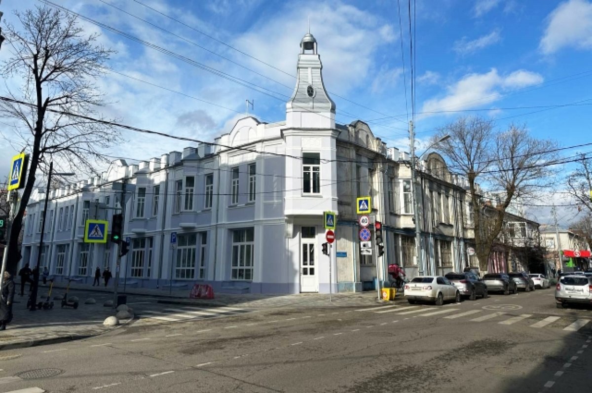    В центре Краснодара отремонтировали часть фасада исторического здания