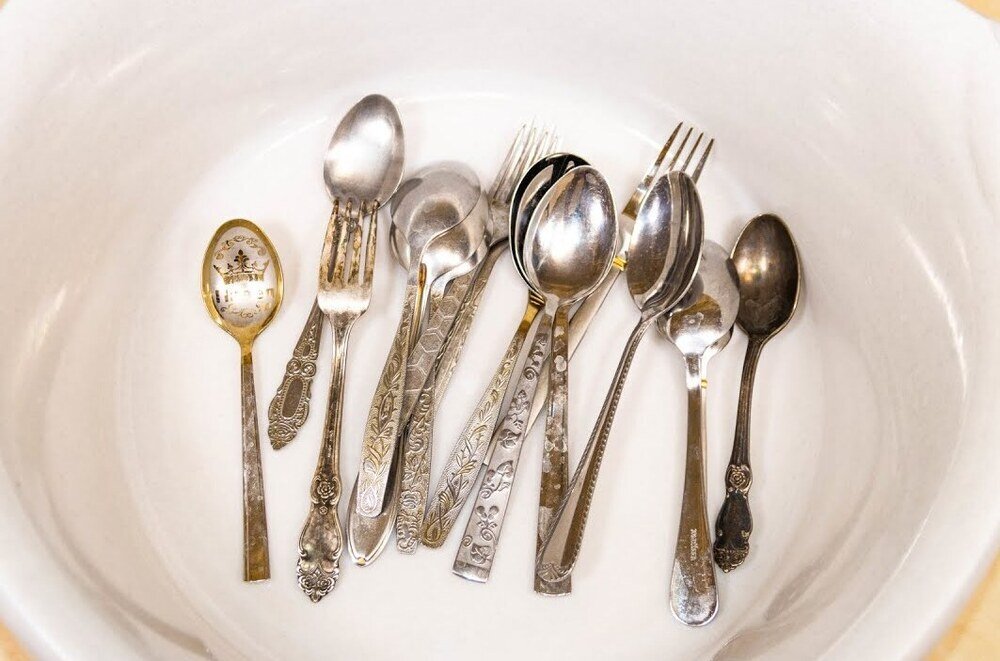 Мельхиоровые столовые ложки. Как очистить мельхиоровые приборы. Очистка столовых приборов. Как очистить мельхиоровые приборы. Мельхиор (сплав).