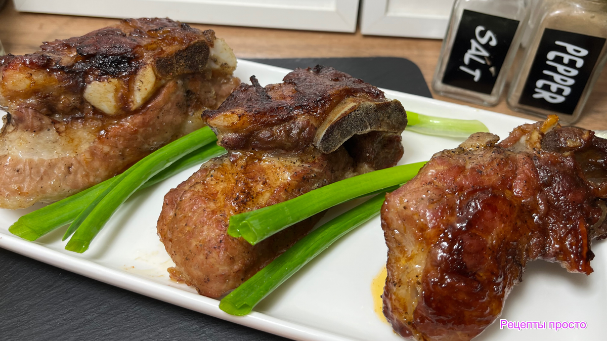 Приготовила вкусные свиные ребрышки в духовке.