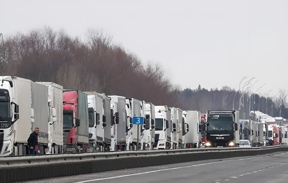 Очередь на границе зимой. Очереди на границе белоруссии с литвой. Пункты пропуска рб литва. Очередь на границе из польши в беларусь. Очередь фур на границе белоруссии с литвой.