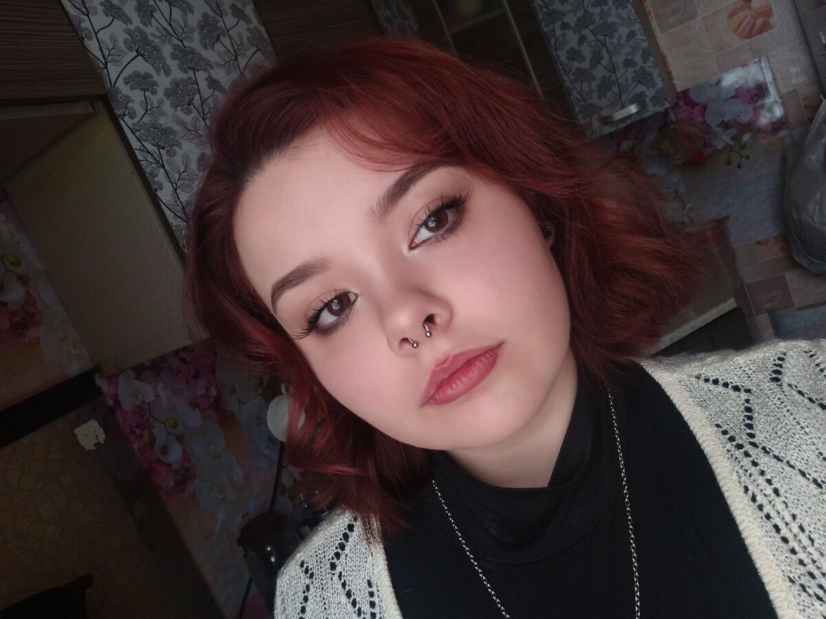 А вот и я, вернулась в красный спустя 2 года экспериментов над волосами 