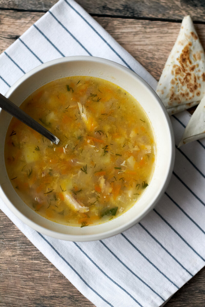 Обед. Куриный суп с горохом и чечевицей. Фото автора