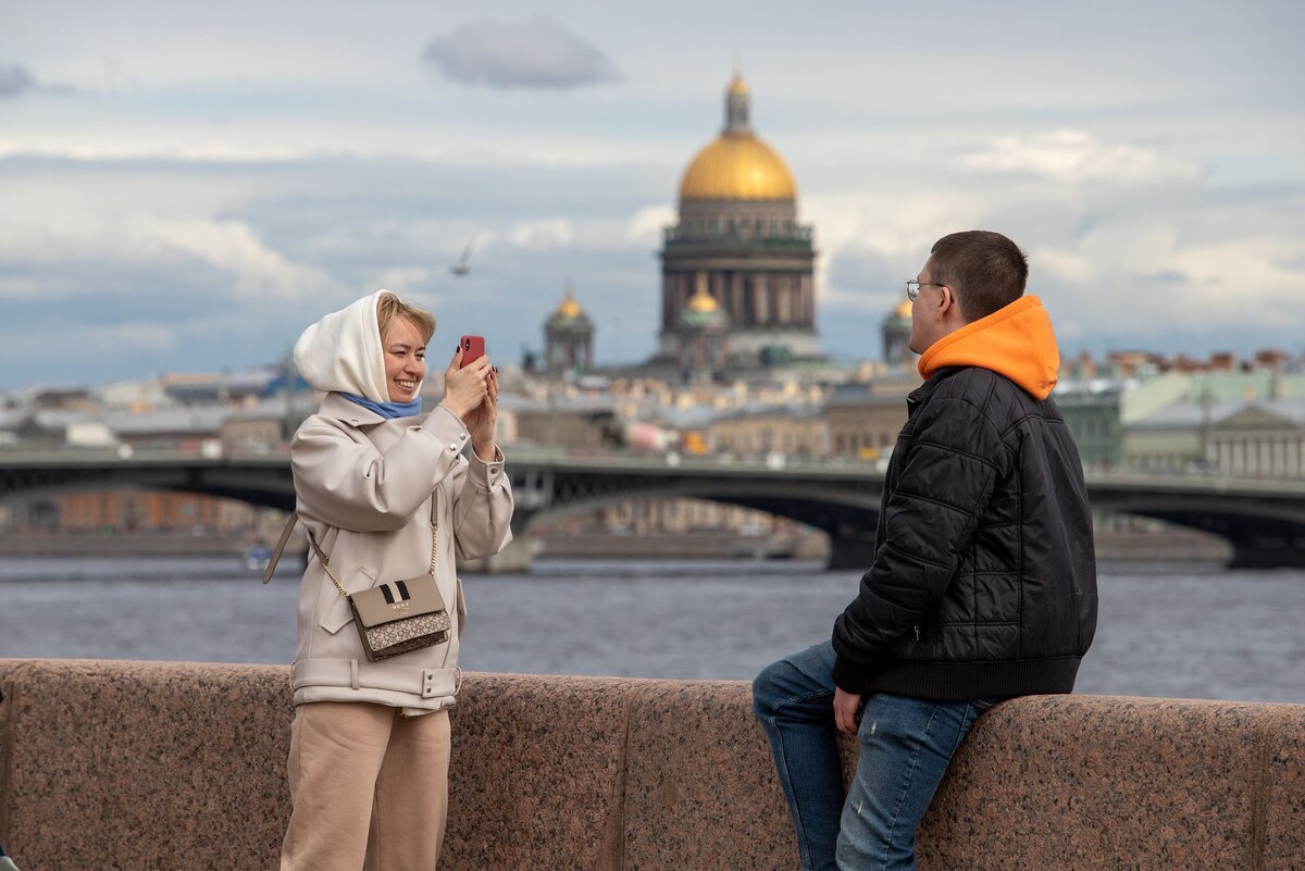 Лицо человека турист задумался Санкт Петербург