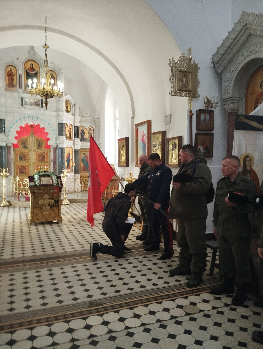 Казачество Ивановской области. Казаки на присяге. Подробнее о работе Казачества Ивановской области можно посмотреть на наших страницах ВК: 
https://vk.com/kazaki_ivanovo Региональное отделение Общероссийской общественной организации "Казачество России" по Ивановской области, атаман- подъесаул Пенкин Сергей.

