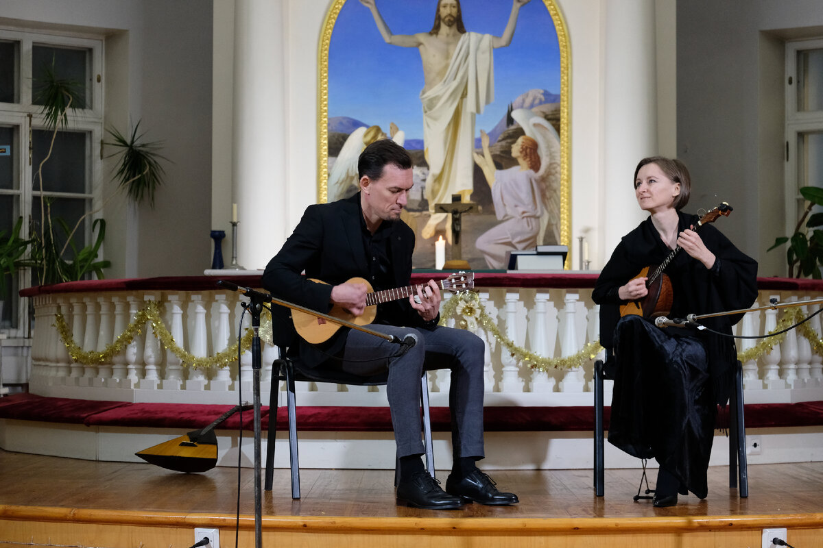 я рисую на окне глаз твоих. я карандаш с бумагой взял нарисовал рисунок. песня на моем окне я рисую. песня на моем окне я рисую. песня на моем окне я рисую.