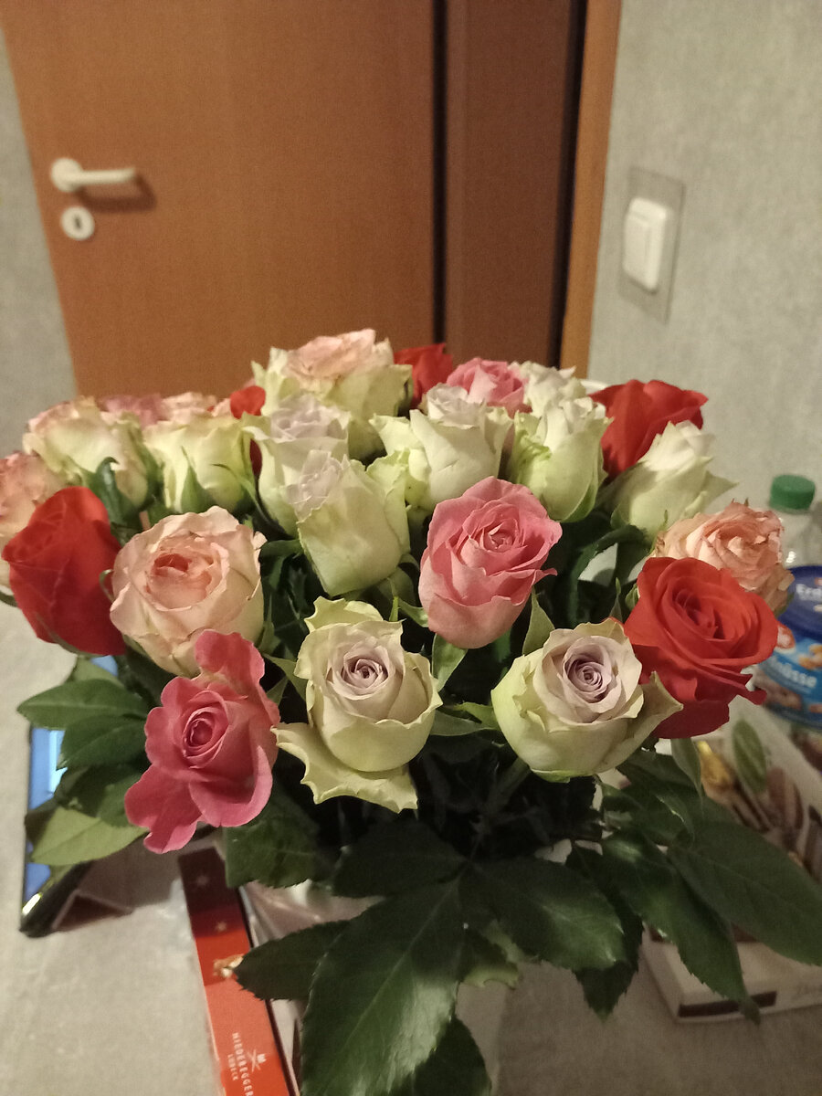 Статусы любимому мужчине. Красивые цитаты для любимого мужчины. Мальчик признается в любви девочке. Девочка чтоб ее любить. Девушка ждет чуда.