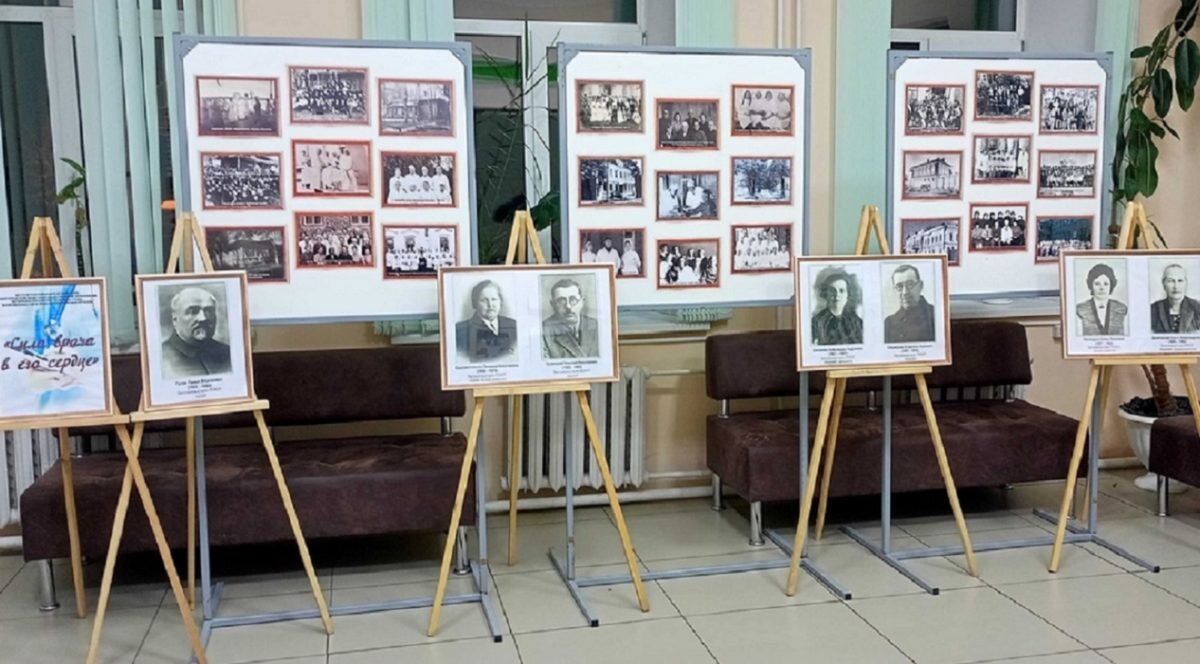    В книге собраны материалы о врачах ветлужской больницы ещё с 80‑х годов 20 века