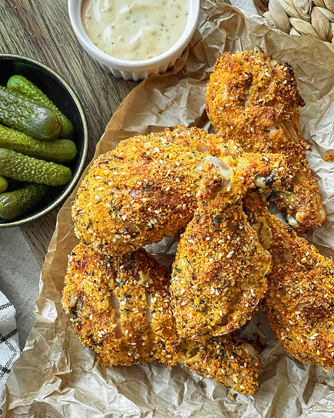 куриные голени в панировке. две куриные ножки. фрайд чикен голень. фрайд чикен (куриные бёдрышки во фритюре). куриные голени в духовке с корочкой.