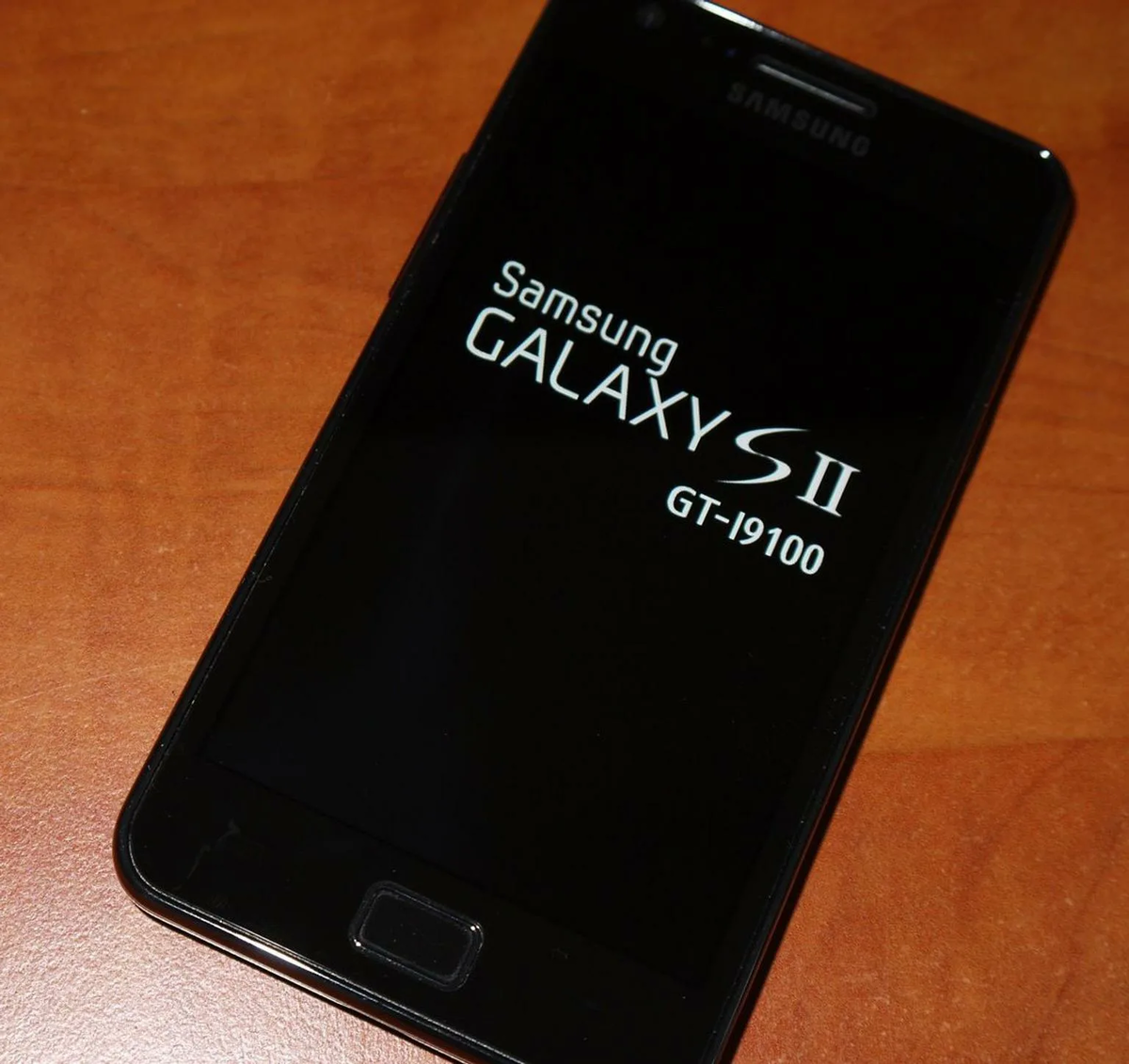 Samsung Galaxy S II GT-I9100: популярный флагманский смартфон прошлых лет