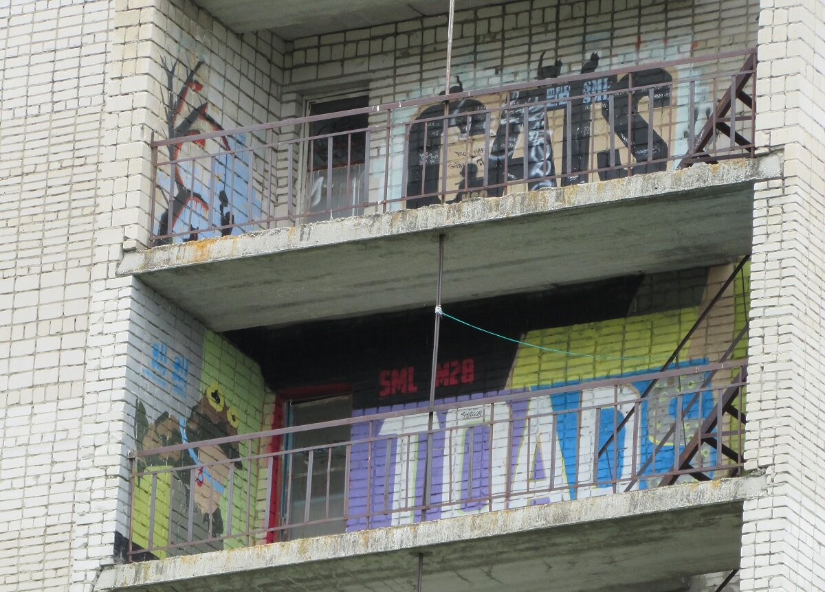 Роспись стен в современном стиле. Обои граффити в комнату. Интерьер в стиле граффити. Граффити на стене в квартире. Граффити на стене.