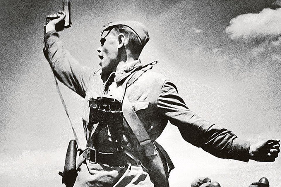 Знаменитое фото: политрук