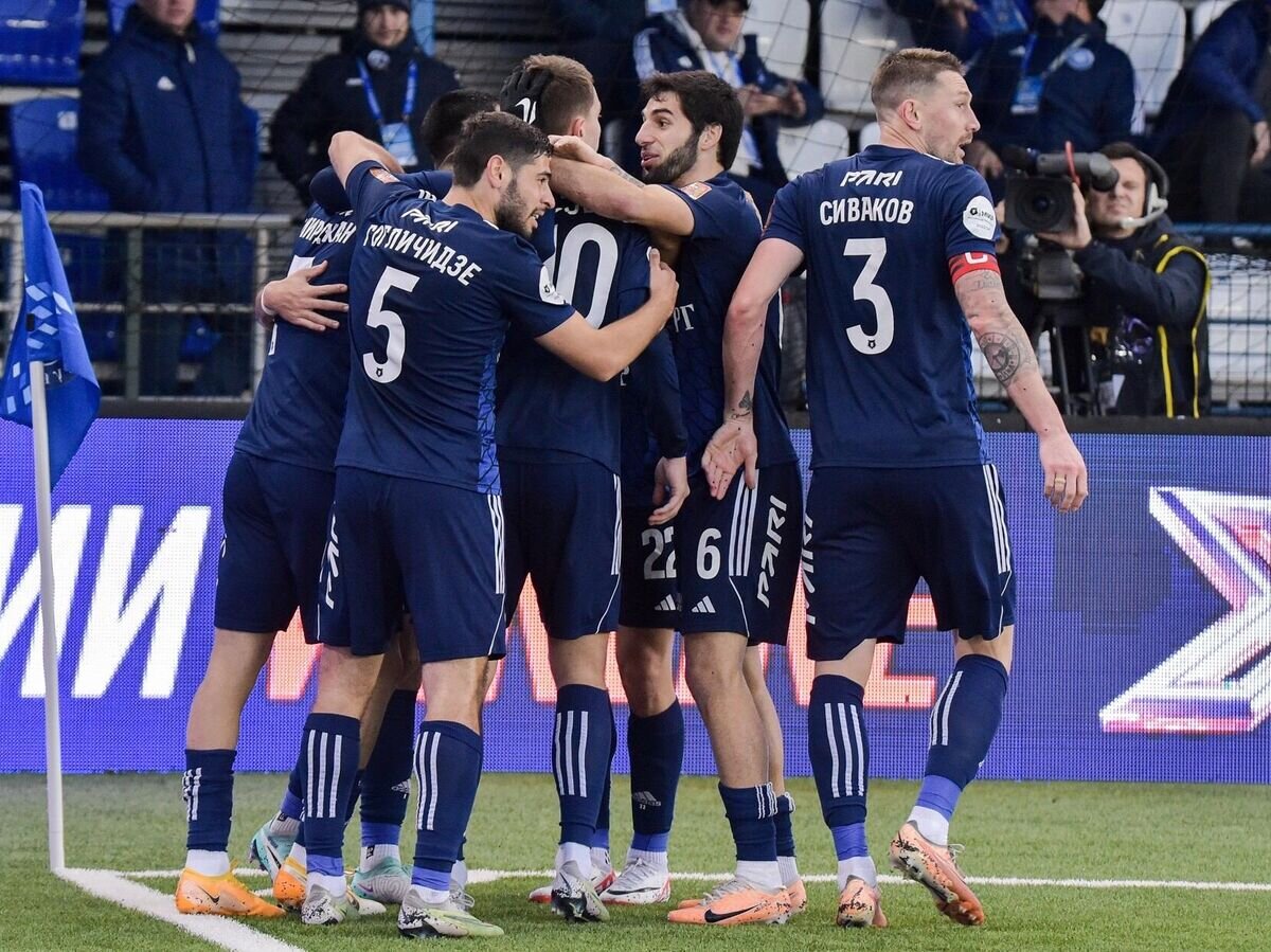 футбол российская премьер лига. футбольный матч. оренбург прошедшие матчи. оренбург прошедшие матчи. футбольные матчи в оренбурге.