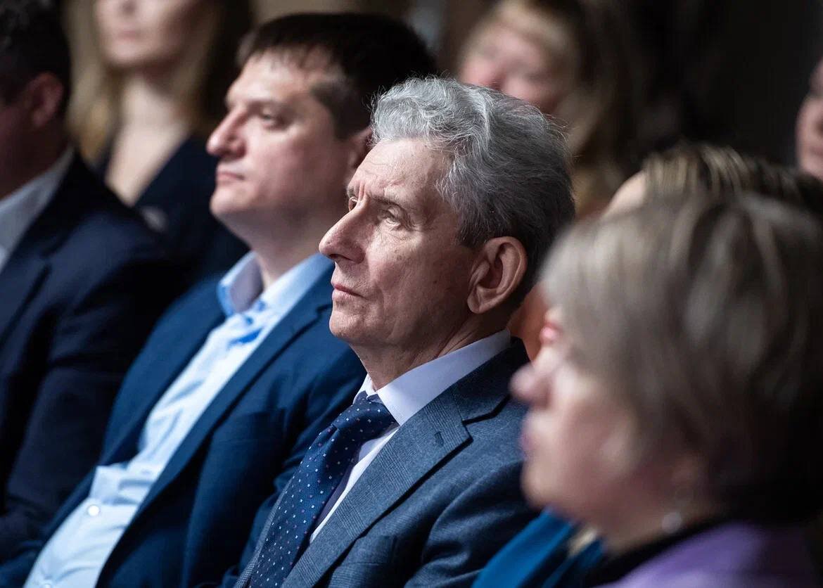 высшее счастье в жизни это уверенность в том что вас любят. одним бог дал крылья а другим. послала все проблемы. мотиватор на достижение цели. цели высказывания.