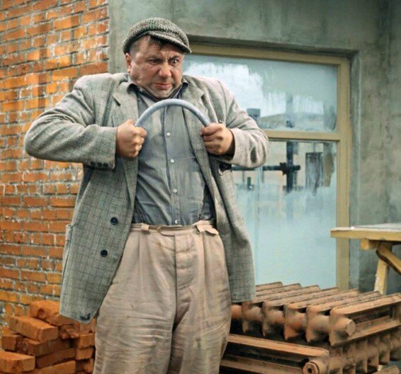 кадр из фильма Операция "Ы" или другие приключения Шурика