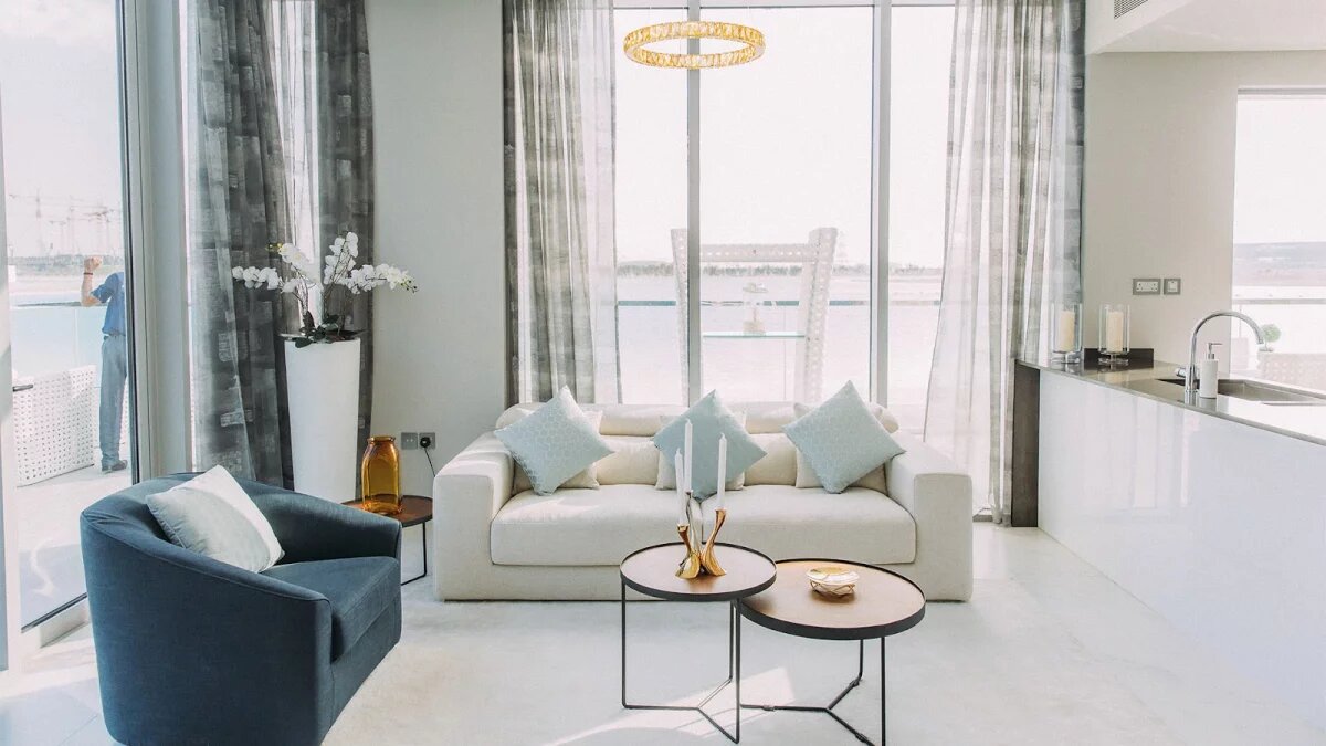 Интерьер кухни-гостиной в ЖК District One 