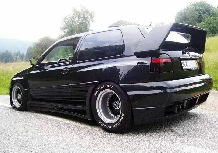 1)Долгий срок производства: Golf III выпускался с 1991 по 1999 год, что свидетельствует о его долговечности и популярности.