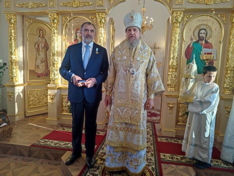 Освящение иконка. Икона сталина в церкви. Святой сталин икона. Набор освящен на мощах николая чудотворца. Изготовление икон на заказ саров.