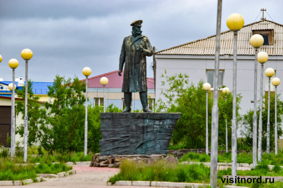 Памятник Рытхэу в Анадыре