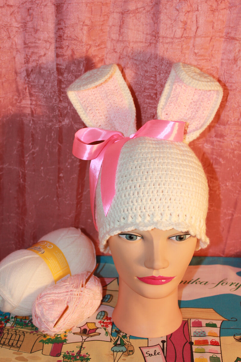 Шапка крючком для девочки на зиму. Вязание крючком шапочки для девочек. Связать шапку крючком девочки. Летняя шапочка крючком. Двухцветная шапочка для девочки.