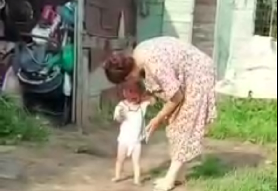 3 годовалая девочка. фотосессия годовалого малыша. 3 годовалая девочка. маленькие дети. маленькие детки в платьях.