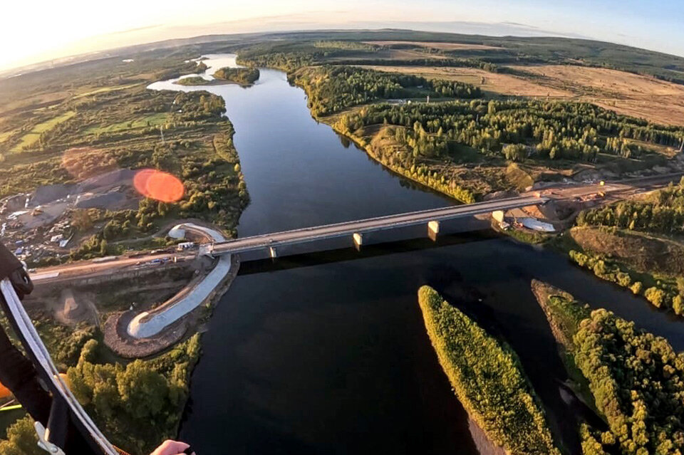     Южный обход Канска на 1045–1061 км трассы Р-255 включает и 285-метровый двухполосный автомобильный мост через реку Кан (правый приток Енисея)