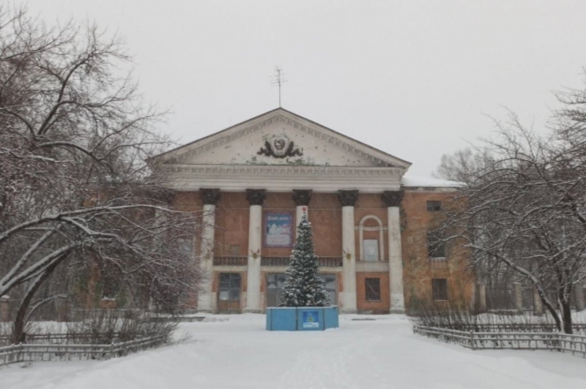    В Первоуральске пытаются спасти заброшенный дворец культуры «Горняк»
