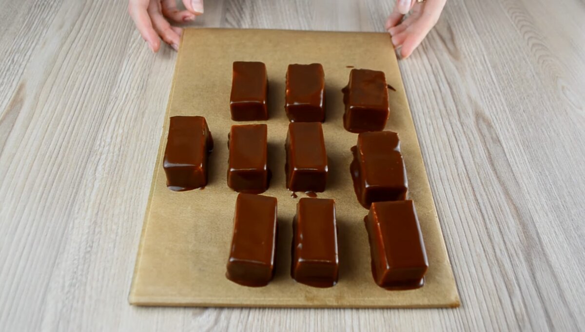 Домашние шоколадные конфеты. Шоколадные конфеты рецепт из шоколада. Готовим домашний шоколад. Из шоколада. Шоколадные конфеты рецепт из шоколада.