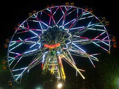 Колесо обозрения в Лазаревском. Собственное фото