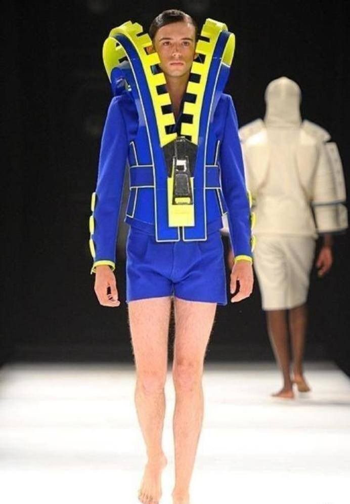 беззащитная любовь. доверять людям. я тебя очень жду картинки. очень странное чувство. очень странное чувство.