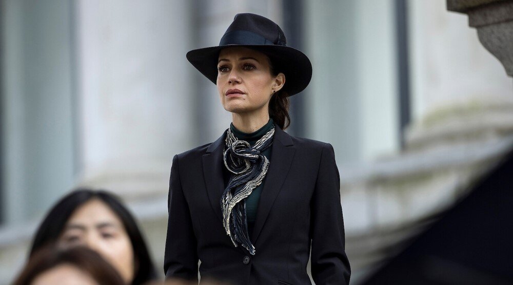     Карла Гуджино, кадр из сериала «Падение дома Ашеров» (2023)