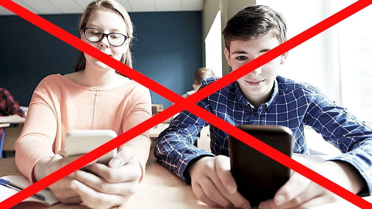 Запрет телефона на уроке. Запрет на смартфоны в школах. Ребенок на уроке с телефоном. Запреты в школе.