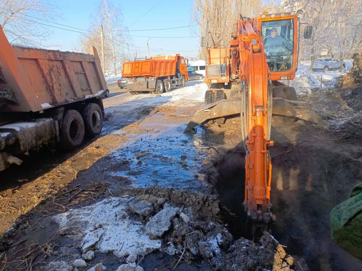 Попавшим под отключение воды из-за утечки на Лизюкова воронежцам  организовали подвоз воды | «Воронежские новости» | Дзен