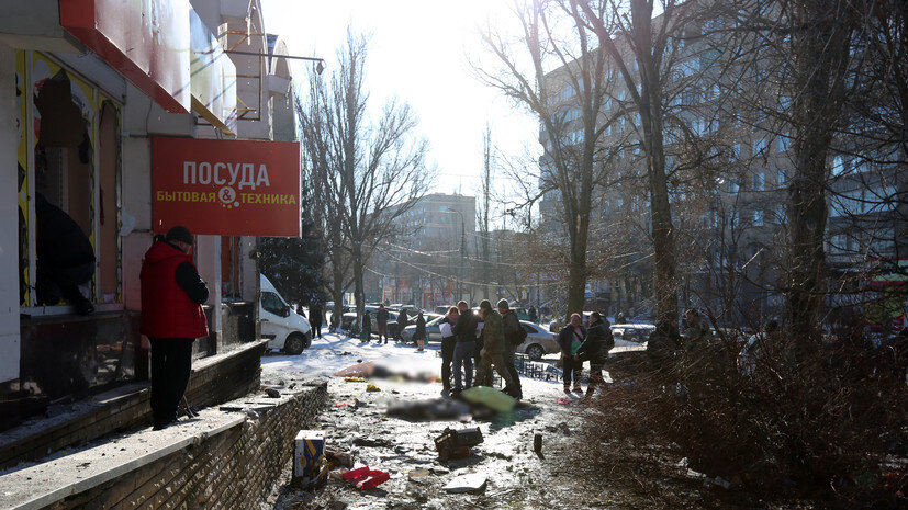     Последствия обстрела со стороны ВСУ рынка в Кировском районе Донецка 21 января 2024 года РИА Новости Виктория Веленская