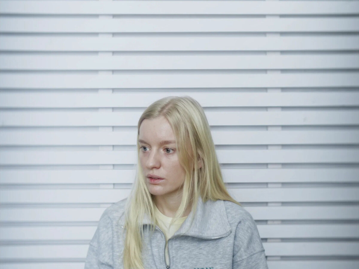 Не было девушки несколько лет. Эмили руд. Не было девушки несколько лет. Не было девушки несколько лет. Девочка с грязными волосами.