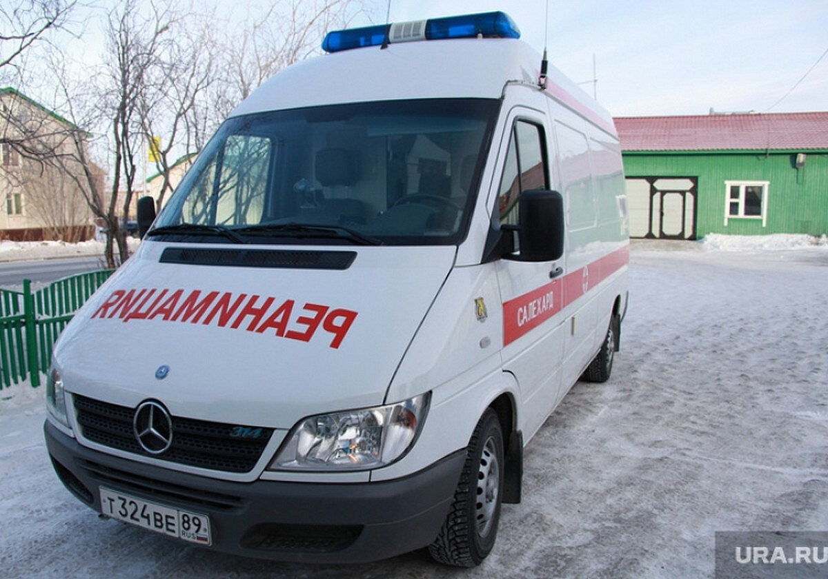 Неотложнаяпомощьпри кровотечених. Остановка кровотечения из носа. Как вызвать скорую помощь. При сильном кровотечении необходимо. Вызывать ли скорую при кровотечении.