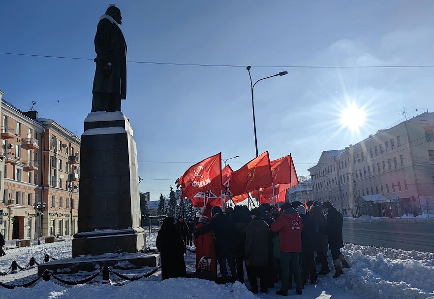    Возложение гвоздик в день столетия смерти Ленина в Ивановской области