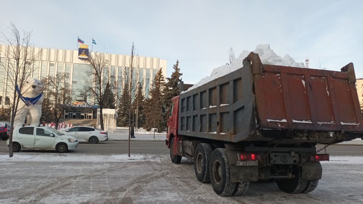 Тюменские чиновники проверили уборку снега во дворах города | TMN.SM.NEWS |  Дзен