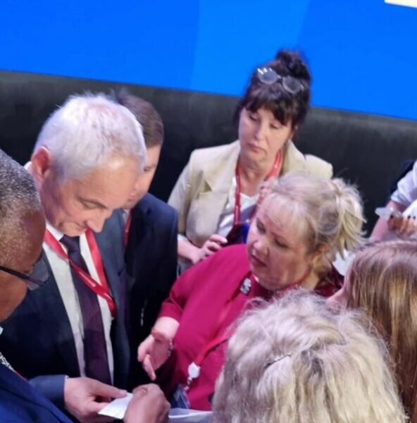 Сплошное наблюдение малого и среднего бизнеса. Критерии малого предприятия 2020 таблица. Критерии мсп малое и среднее предпринимательство. Малые средние и крупные предприятия критерии. Малый и средний бизнес критерии.