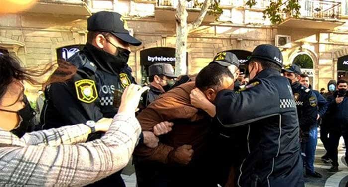 Властям Азербайджана следует снять обвинения с арестованных журналистов изданий Abzas Media и Kanal-13 и освободить их, заявили Международная и Европейская федерации журналистов, сообщает «Кавказский